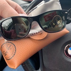 Ray-Ban Classic Wayfarer Sunglasses